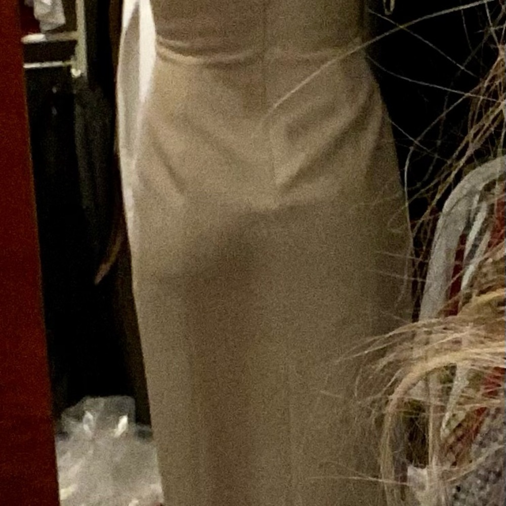 Gold dress. Cut out back. Very pretty. Wedding graduation formal elegant - Picture 4 of 4